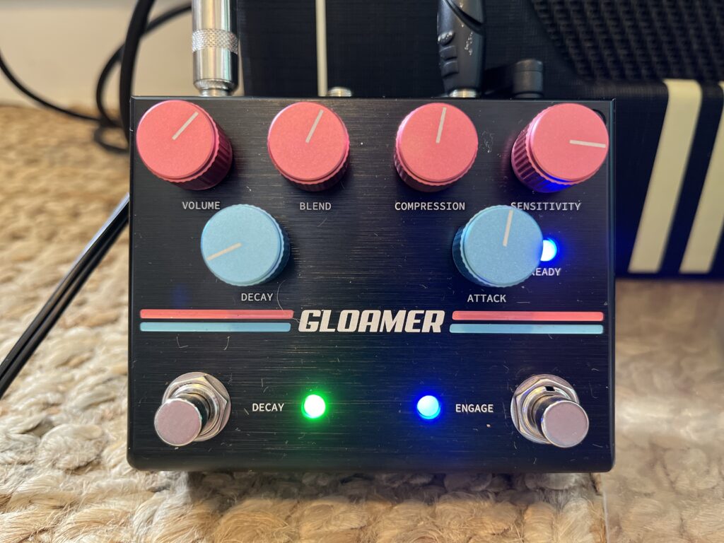 This is a picture of the Pigtronix Gloamer turned on.